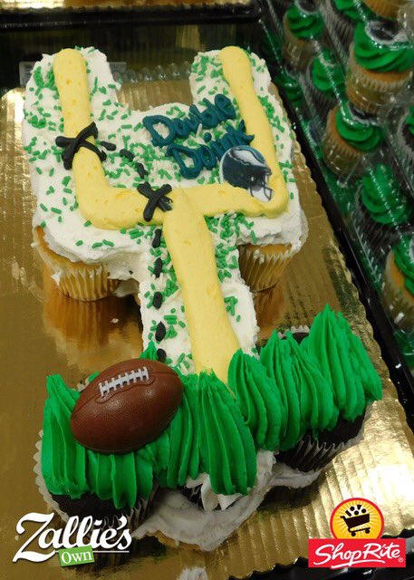 hinke_t's tweet photo. Have you seen this #DoubleDoink cake available @ZalliesOwn ShopRite stores in SouthJersey? Call ahead and order yours today. #CupcakePullApart #FlyEaglesFly #6abcaction @Kbskate https://t.co/tNX6Avhtnv