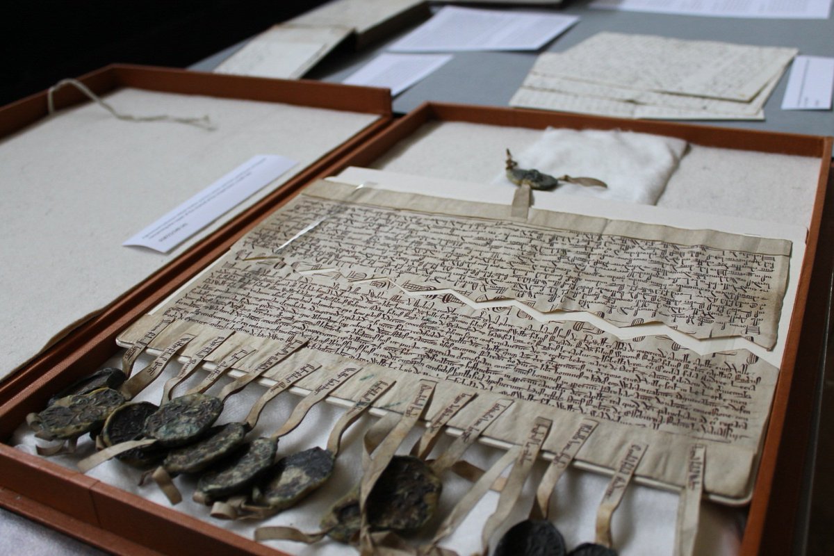 DerbyshireLibs's tweet photo. Wonderful chirograph, c1250 with seals of 15 men AND women. Two copies of an agreement written on one piece of parchment &amp; cut to ensure that only the originals fit together – medieval forgery detection in action #heritagetreasures #RecordOffice #Glapwell https://t.co/RCtqYmDe86 https://t.co/GUVJl9q8hd