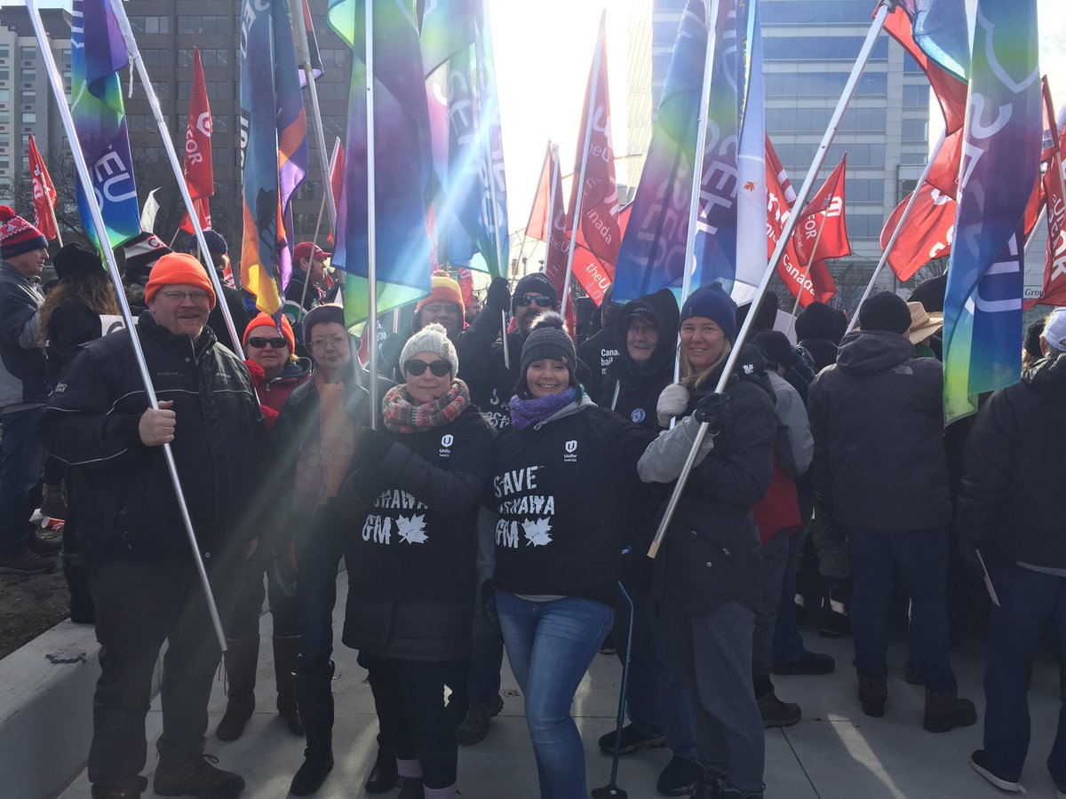 lenelliott's tweet photo. #OPSEU- @OPSEUSmokey Thomas speaking at the @UniforTheUnion Rally in Windsor with 1000’s here!
@OPSEU @SEFPO members out in full force and support!
Hey @fordnation DO SOMETHING!
Hey @JustinTrudeau DO SOMETHING!
#oshawamadegm
@onpoli 
@JerryPDias https://t.co/j2IQ2OoReS