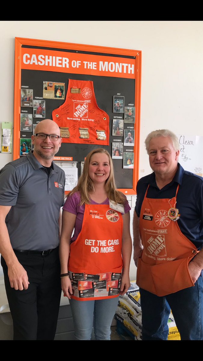 RandyTHDCredit's tweet photo. Recognizing top performers Tim &amp; Hilary from 1545 with our new Credit Superstar Apron! Great job! #100%ASK ⁦@rick_constance⁩ ⁦@HDLataille⁩ https://t.co/RTivdi7ulX