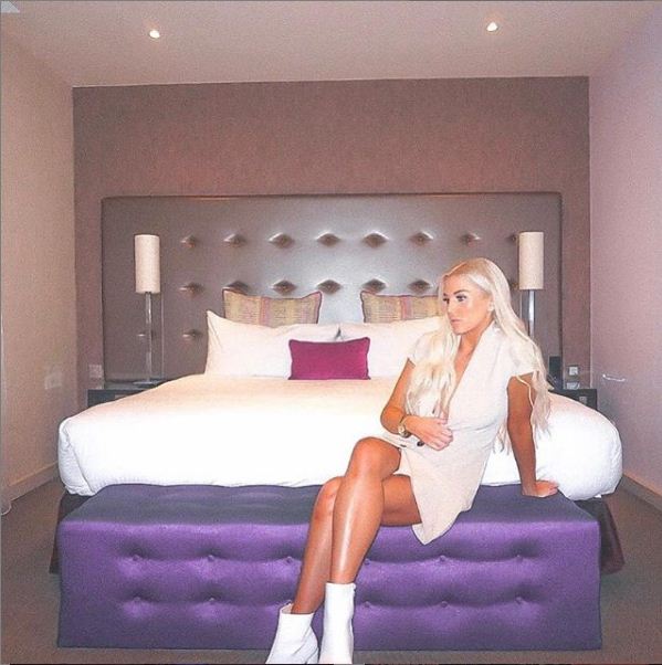 Here’s to a relaxing weekend ✨ <a href="/blondewanderin/">Blonde Wandering ⚡️★</a> showing us how it’s done at <a href="/kwesthotel/">K West Hotel & Spa</a> #flightattendantlifestyle #kwesthotelandspa #wanderlust #luxurylifestyle #luxe #luxurytravel #hotelvibes #chilled #travelling #londonhotels #travelgram #travelholic