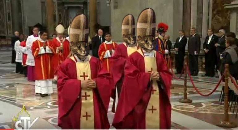 Кот с тапочком на голове стал в глазах пользователей Reddit идеальным косплеем на Папу Римского. Ему дали имя «Котолик» и устроили на основе снимка фотошоп-баттл

tjournal.ru/84026