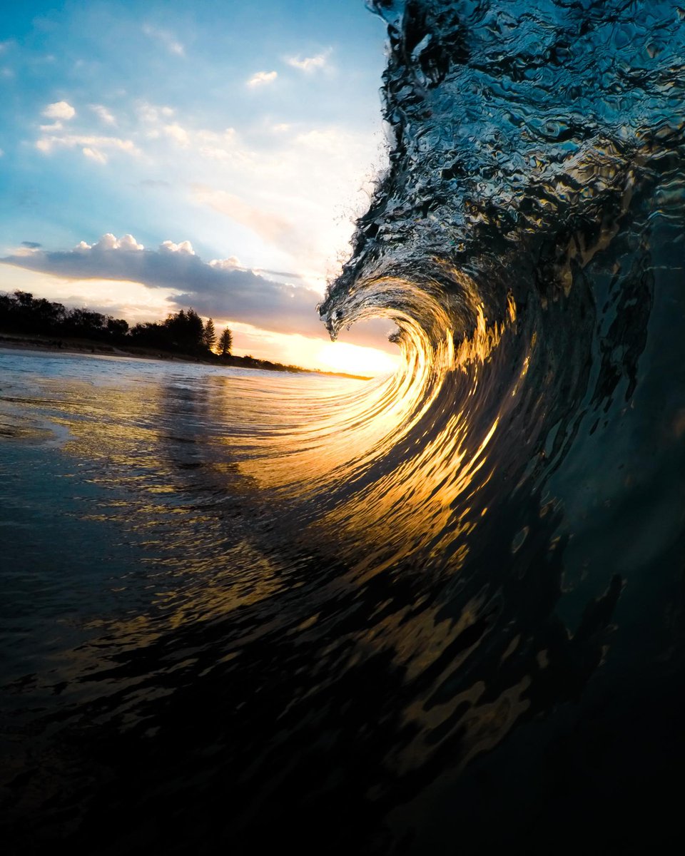 GoPro's tweet photo. Photo of the Day: Waving goodbye to the week with Nathan Cant.

Who has tips for #WavePhotography? Share them below. 👇

@GoProANZ #GoProANZ #GoPro #ByronBay https://t.co/SB1j5aoI9j