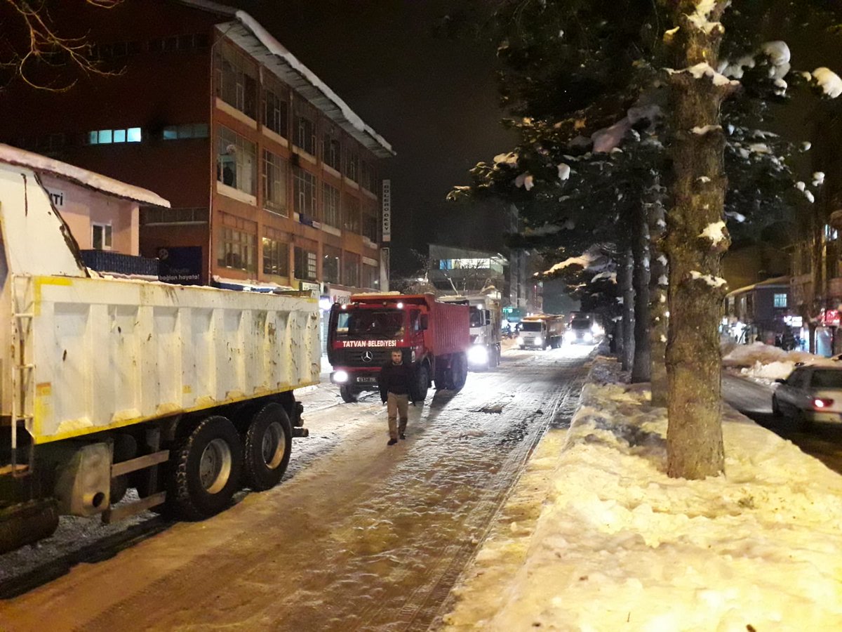 Karla mücadele çalışmalarımız aralıksız devam ediyor.