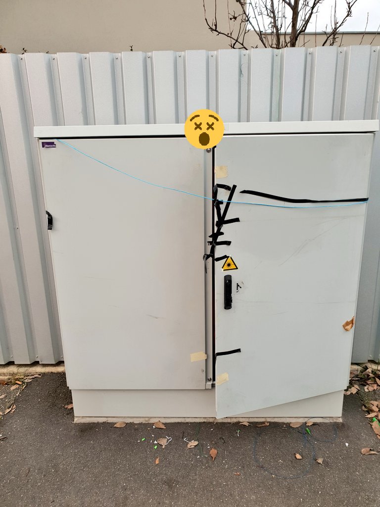 OservTekS's tweet photo. @Orange_France @Orange_conseil Est-ce normal de voir des PMZ dans cet état ? Résolution d'incident prévu le 16 janvier ? Vraiment ? 😤 Support téléphonique surchargé donc pas de conseiller disponible...👌 https://t.co/KBFiiv2YOU