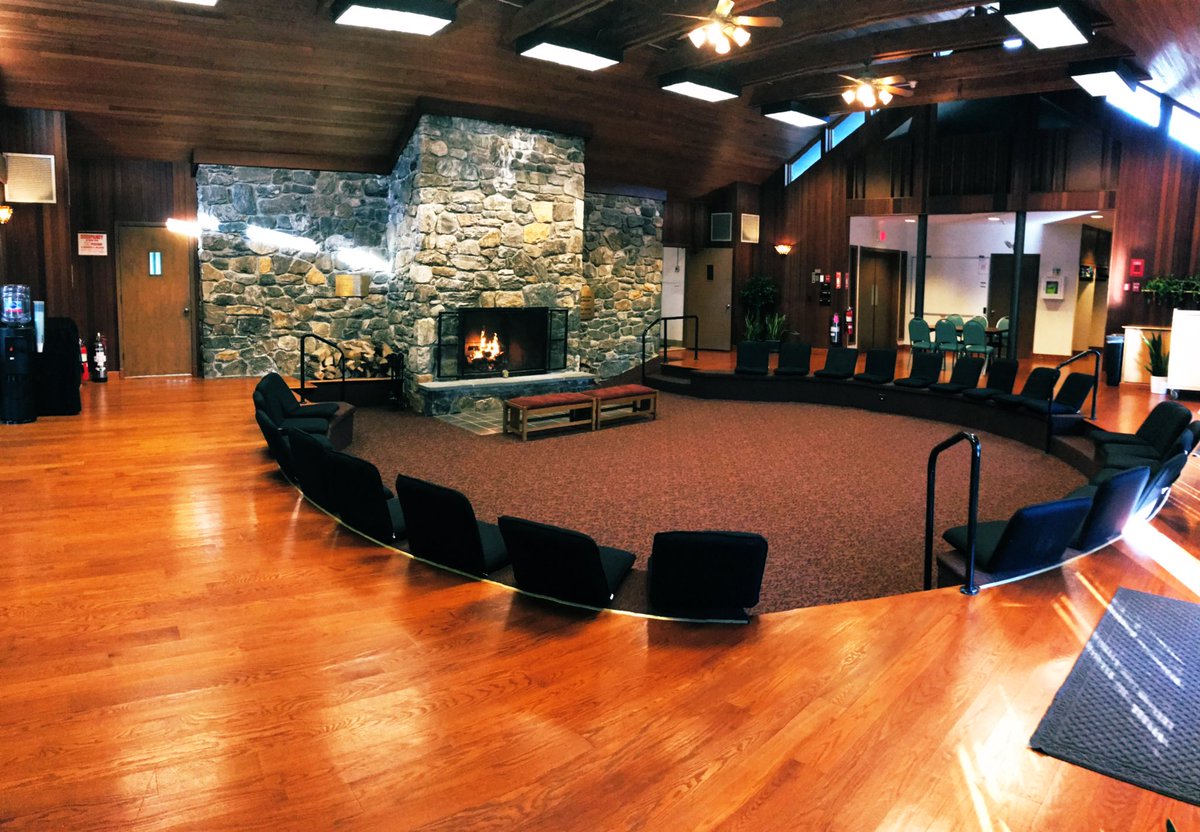EdithMacy's tweet photo. Nice to have a 🔥 going during your retreat on this cold 20 degree January day! https://t.co/2Y8RHKB6Pg