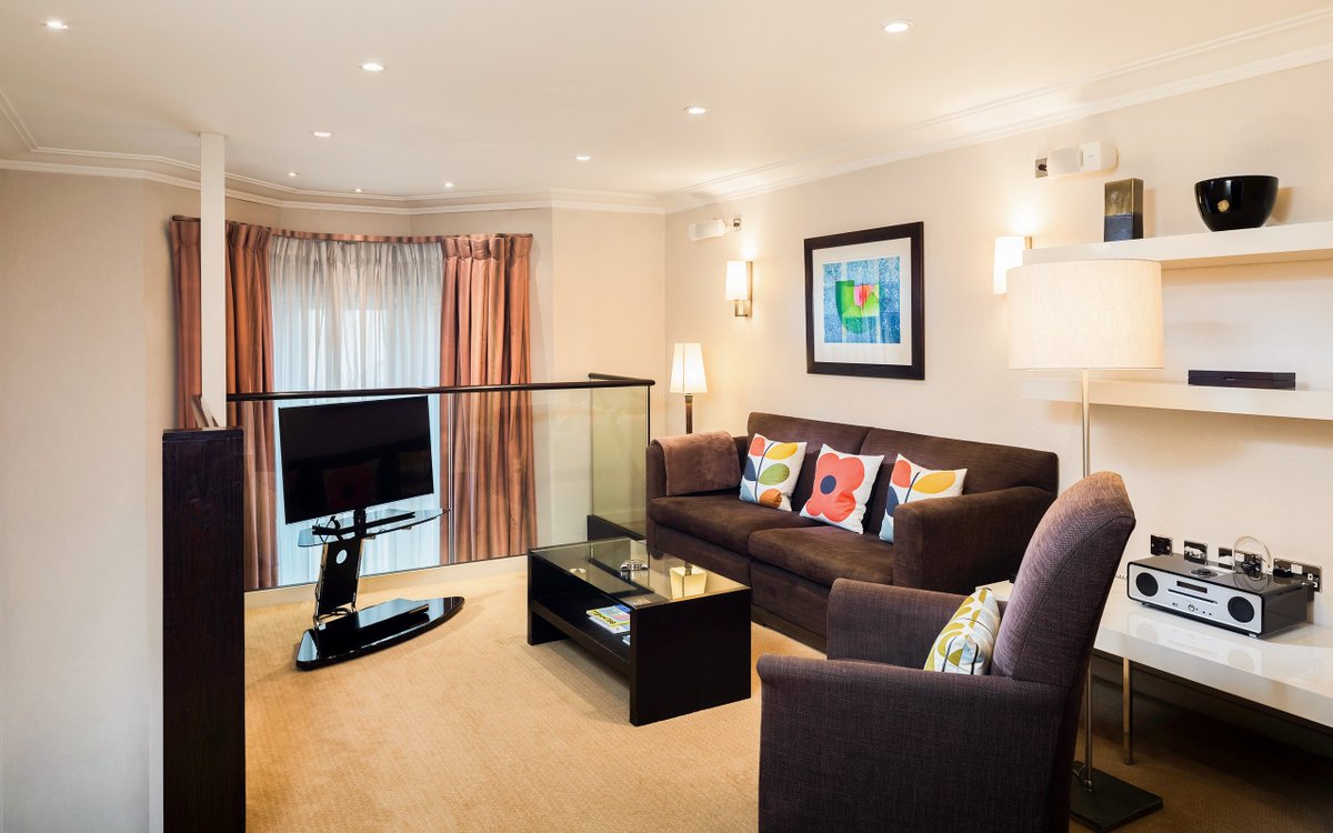 Cheval_Global's tweet photo. Located just moments from the #designer avenue of #SloaneStreet, #ChevalPhoenixHouse is the perfect location for all #shopaholics! With everything you need literally on your doorstep. This #Sunday is all about treating yourself.
Book here: https://t.co/zdUpiklTSW https://t.co/Proq9HPjKO