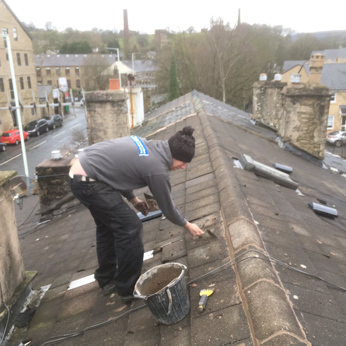 cdrconandland's tweet photo. Another scaffold up for a roof repair in Helmshore for a regular customer.
#helmshore #TeamCDR #roofrepair #buildingmaintenance #Rossendale https://t.co/xhMI03vsSe