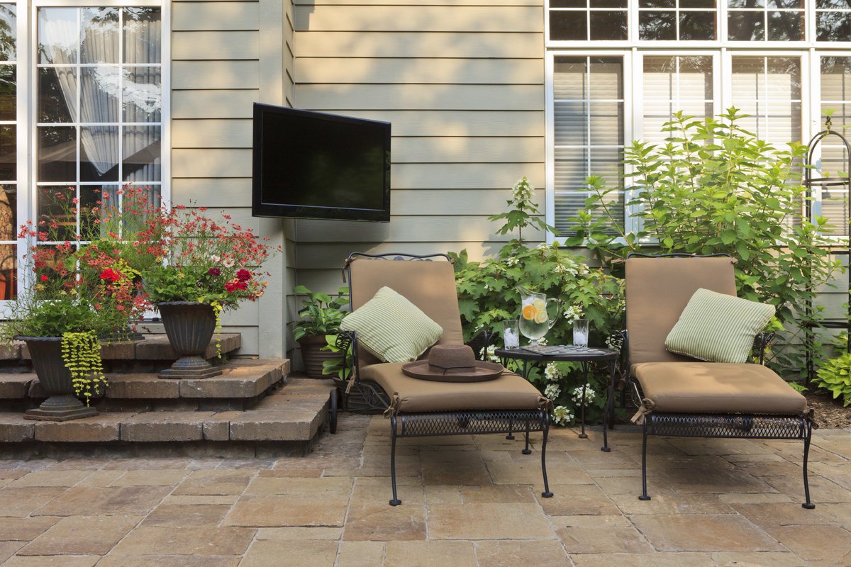 NaylorLandscape's tweet photo. Use these cold winter days to plan for spring landscape projects! Follow these tips:
- Map out a plan for improving your outdoor space
- Determine which plants are best for your climate
- Take stock of your lawn &amp; landscape tools
- Decide now if you need professional assistance https://t.co/kQNYR3aP4n
