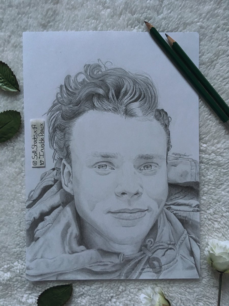 InvisiblePanicx's tweet photo. Ashton Irwin, in the snow ❤️

I love this picture, it’s so sweet. I hope you’re enjoying your time off Ashton, can’t wait to hear more from you guys, but first continue to take some good time off ☺️💕

#5SOSFanart https://t.co/ljTYCUjjds