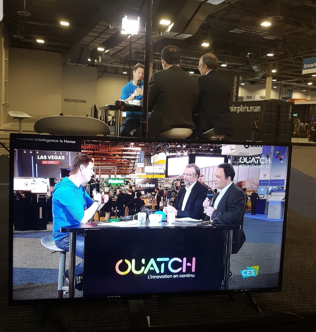 meersens's tweet photo. Suivez nos aventures CES #CES2019 sur le direct https://t.co/arEILhaA6x #OuatchTV 
Notre CEO @ReyHuet en compagnie du 1er Vice Président de la région @auvergnerhalpes Monsieur Étienne BLANC @blanc_etienne, vous présentent notre innovation primée d'un Innovation Award au @CES https://t.co/Ns4OgmHEje