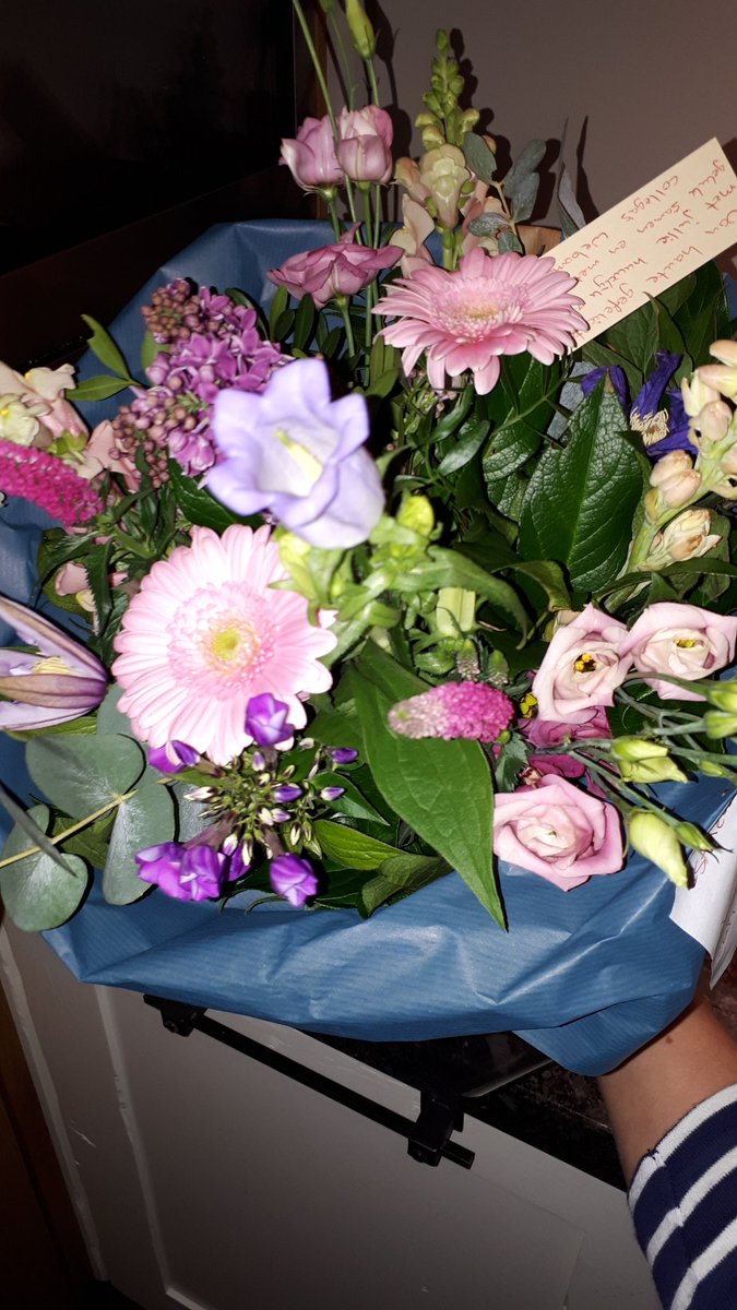 EsthervOosterw's tweet photo. Superbedankt voor de mooie bos bloemen, oud-collega's! Blij verrast door @Weboma https://t.co/mYst2LLMUH