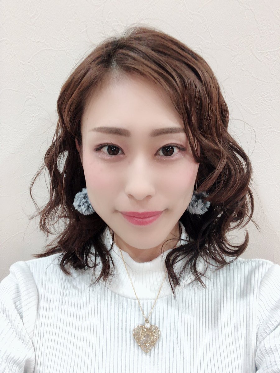 Miyuki Twitter પર この間ストレートアイロンで波ウェーブ 私の髪質は広がるので中々難しい 後ろがイマイチうまく出来ない 外ハネもそうだけど 日々練習 ヘアアレンジ Hairarrange Hairarrangement 波ウェーブ ストレートアイロン ストレート