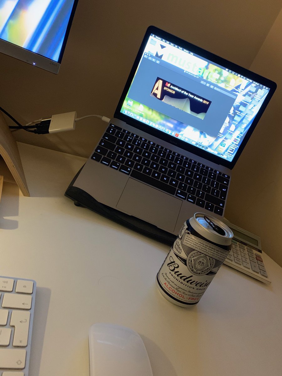#drinkbeeratyourdeskfriday in #DryJanuary2019 is slightly different eh <a href="/Chipps/">Chipps</a> .... oh and Ill give you a buzz this weekend! <a href="/Budweiser/">Budweiser</a>