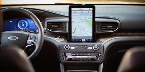 arsenmk's tweet photo. WTF? #Ford this has to be one of the ugliest dashboard touchscreen integration ever. Looks like a afterthought just to say we have touch screen. #FordExplorer #FordExplorer2020 https://t.co/987aUTP2IL