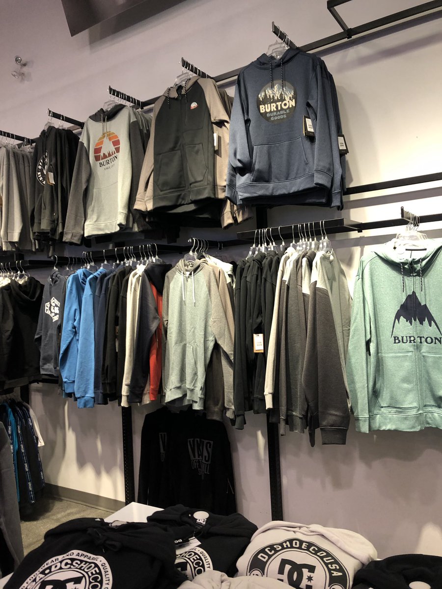 criesnarryy's tweet photo. Someone hire me to do visual merchandising 🙌🏼 before and after https://t.co/h1qxtAXK6i