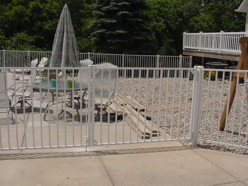 fencemaster2001's tweet image. Whatever your fencing needs are! We’ve got you covered! We offer chain link, privacy, vinyl, &amp;amp; more. Call us at 217532227 #fencemaster #weknowfences