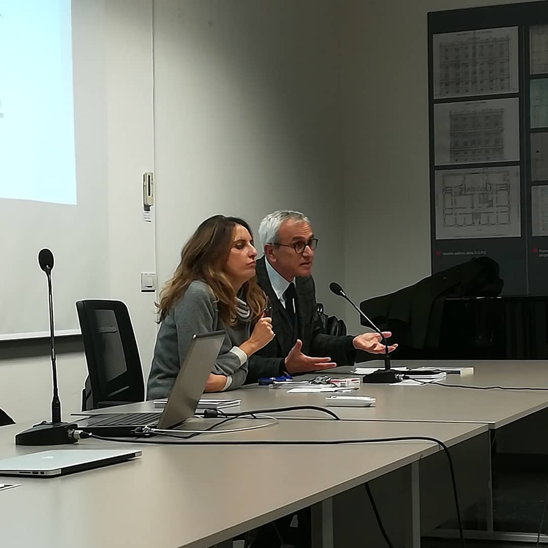 ComunicazioneGi's tweet photo. Nel seminario di questo pomeriggio, i prof. @frangiorgino, Angelo Vacca e Giuseppe Moro, moderati dalla prof.ssa Ylenia De Luca, hanno discusso dell'importanza di una #comunicazione corretta della #sanità. https://t.co/VjdG4Y8cKp