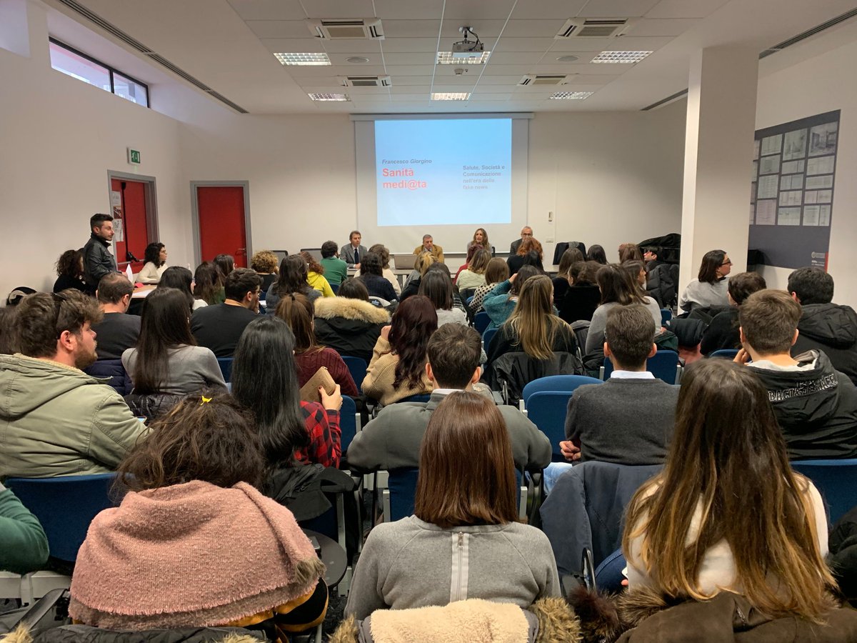 ComunicazioneGi's tweet photo. Nel seminario di questo pomeriggio, i prof. @frangiorgino, Angelo Vacca e Giuseppe Moro, moderati dalla prof.ssa Ylenia De Luca, hanno discusso dell'importanza di una #comunicazione corretta della #sanità. https://t.co/VjdG4Y8cKp