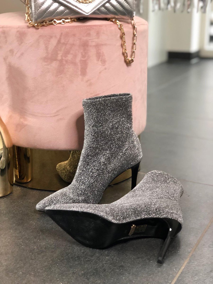 JOSHVHQ's tweet photo. K I L L E R H E E L S // Still looking for a pair of killer heels? Stop searching - the LEWY Boots are perfect for a Saturday night out 🥂💓 Shop it now in JV Partner Stores or online via https://t.co/cR0ekKg1jG #JOSHV https://t.co/1GLtOUz9FF
