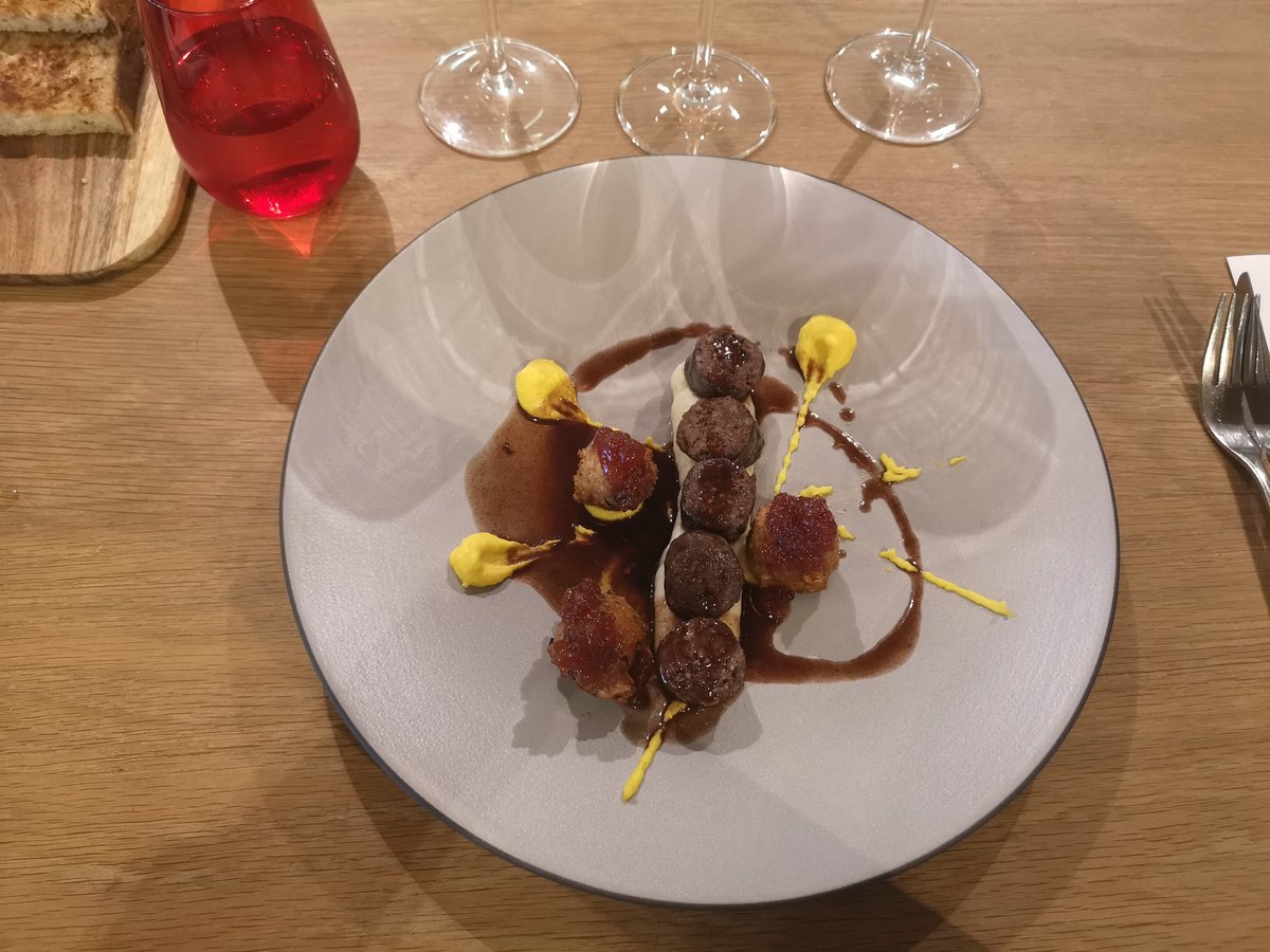 ilse_vdberg's tweet photo. Leopard's Leap invites you into the kitchen to feast around their truly South African Table. Good food, good wine, great country ❤️🍷🥂🍴🇿🇦 read my review here: https://t.co/5g1pYNYzov #southafrica #satable #leopardsleap #food #wine #foodandwine #southafricantable #franschhoek https://t.co/aTu1BvP24l