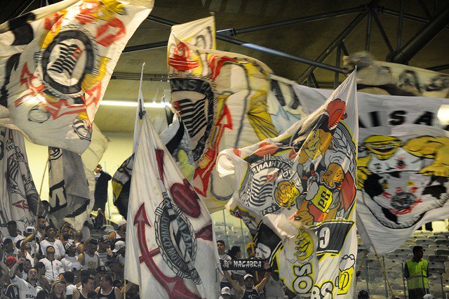 Em carta aberta à Conmebol, Corinthians defende bandeirões, fogos e instrumentos musicais glo.bo/2M33Iqn
