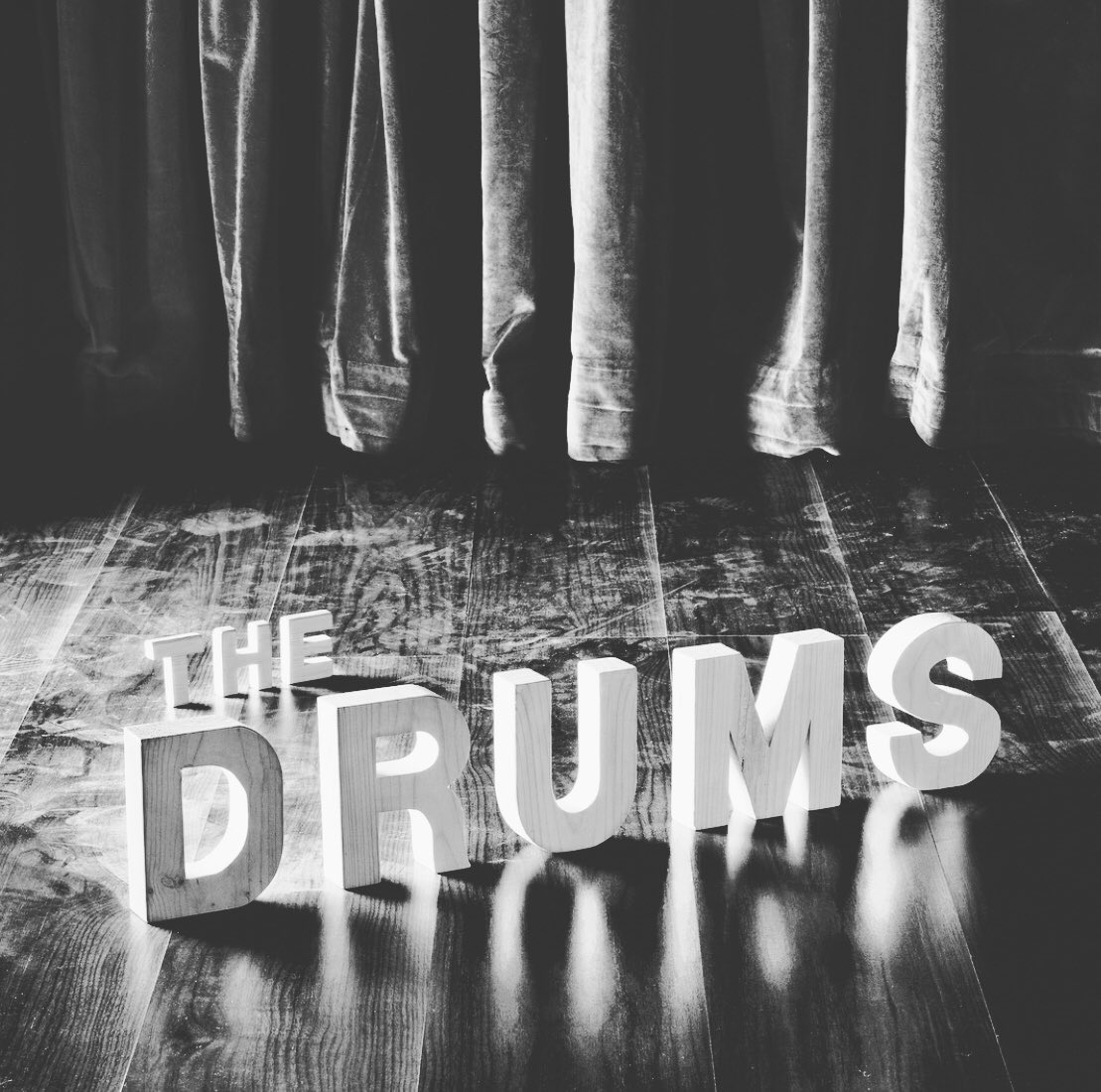 Jonnypierce's tweet photo. The Drums , Released 2010
12 songs, crafted in various bedrooms- using the same skin-n-bones gear as the EP. I focused on songs - not production. It became an acclaimed indie classic overnight. ❤️TYSFM, @Jonnypierce (which track was your fav?) https://t.co/V8BrdAailG
