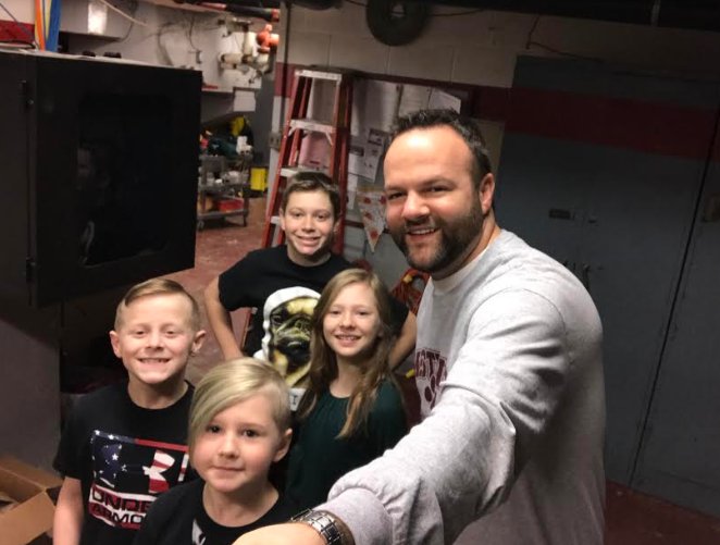 RyanHart2013's tweet photo. I had my "Assistant Principal" reward this morning! 4 students saved up their "Cat Keys" to help me for awhile.  They made decisions about school decor, planned assemblies, problem solved for other students, &amp; even checked in with "Roar" our mascot in his secret office! #WCUSD200 https://t.co/mM1DbNOSRt