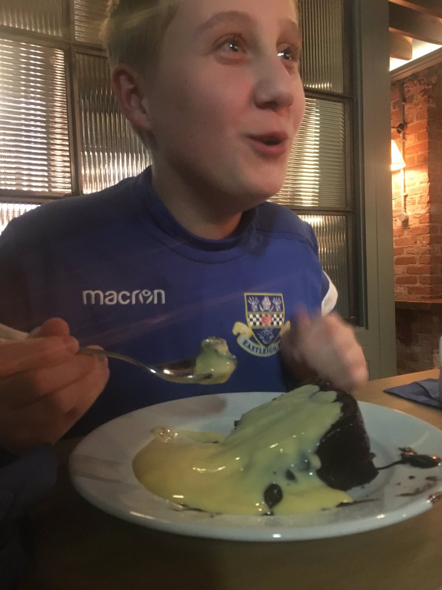 1CoryDavison's tweet photo. Friday treat off Dad @Steven9Davison for me@and my twin bro @CainDavison at @ComQuayInn #StickyToffeePudding #ChocFudge https://t.co/Cg47k2OZWI