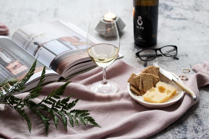 Hello Weekend! With the weekend upon us, we're prepping the perfect cheese platter, to serve with some well-matched wines. Learn how to do it over on the blog: buff.ly/2G4qL4e #cheese #food #foodblog #wine #nzwine #TGIF #weekendwine