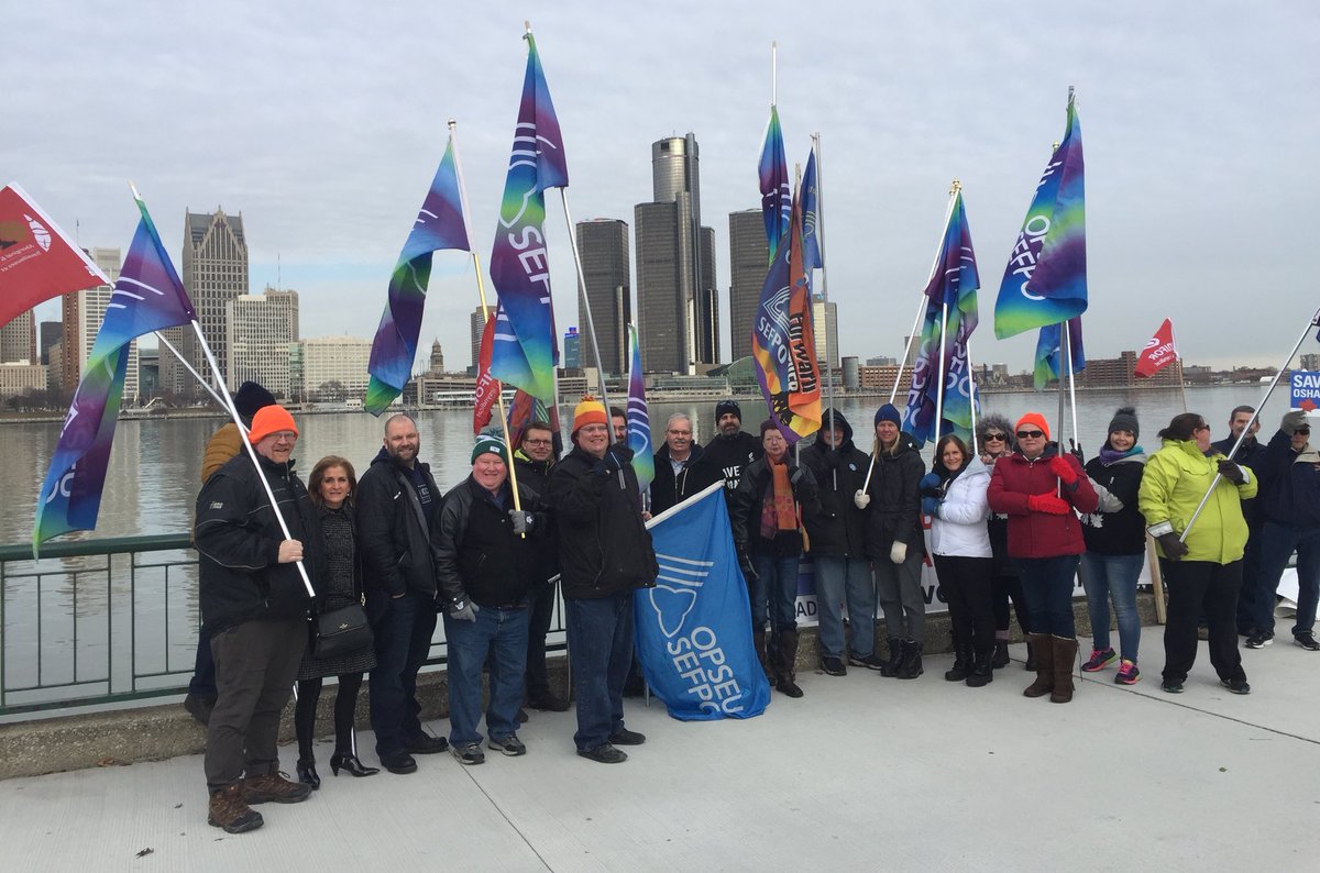 lenelliott's tweet photo. #OPSEU -Thanks to the @OPSEU Members for coming down to the @UniforTheUnion Rally in Windsor!
@GM shame on you-CANADA will Not forget YOUR lack of loyalty to OUR workers &amp; families &amp; 25,000 jobs &amp; spinoff jobs affected by this closure!
@fordnation lack of action!
@SEFPO
@onpoli https://t.co/C1QgCXTd4B