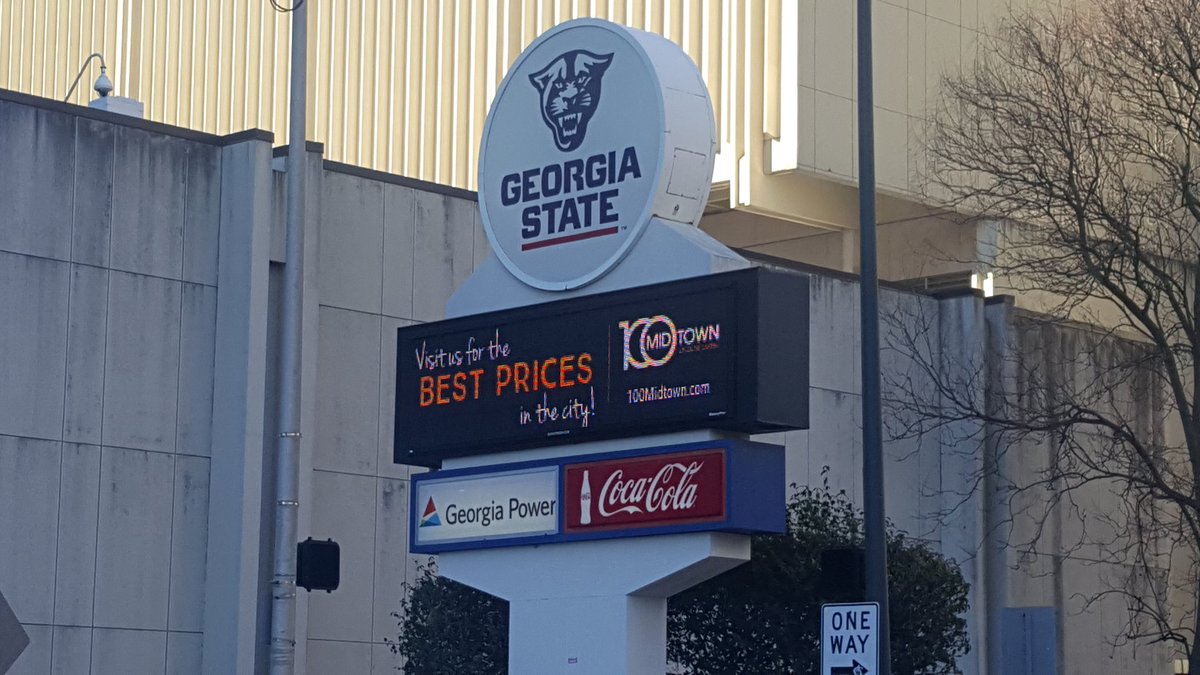 xplusyequalsz's tweet photo. Taking #GSUTOURS. Georgia State has expanded throughout Downtown Atlanta. Love it!! https://t.co/WTHPlnr3GT