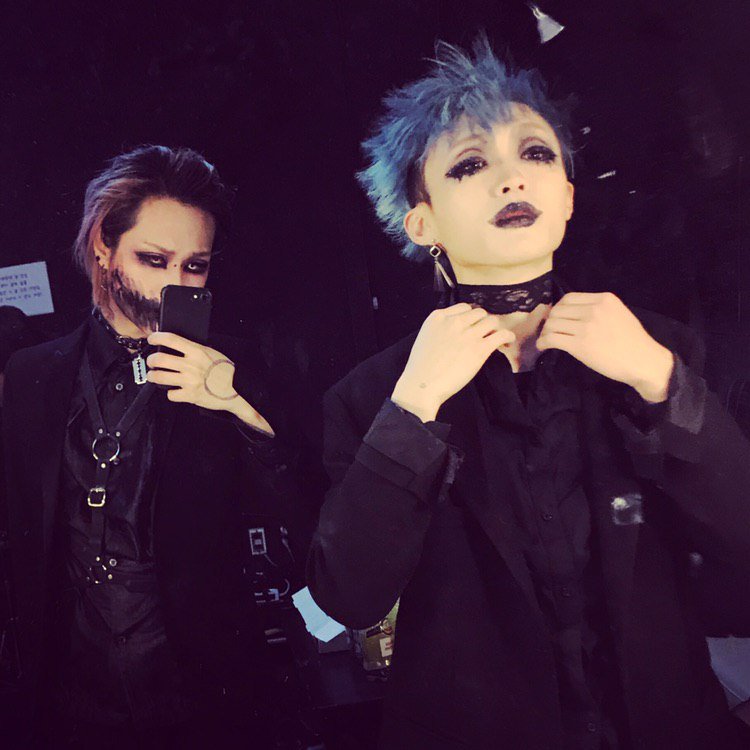 MadmansEsprit's tweet photo. The air of the backstage https://t.co/fcbMtSyfKt