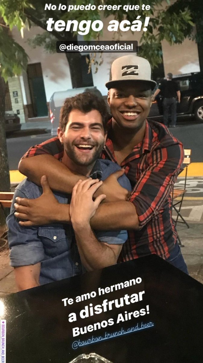 DiegoPiruli's tweet photo. Diego en la celebracion del cumpleaños de Facu con parte de los violettos 💜 https://t.co/aQV9NTuj1Y