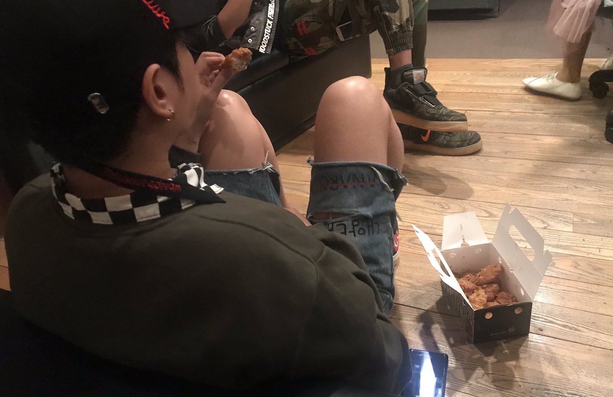 nonecloser's tweet photo. อย่ากินดึกมันอิ่มมม https://t.co/WcWE712Leq