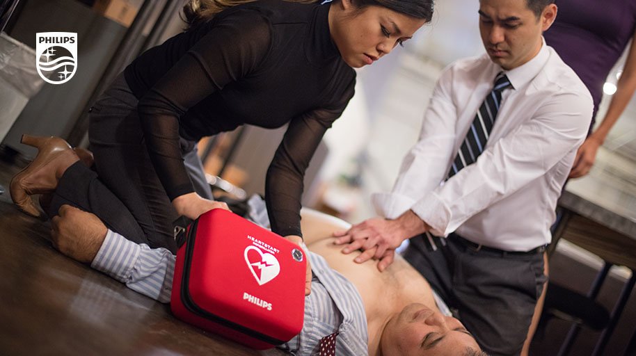 PhilipsFrance's tweet photo. Un nouveau décret oblige les #ERP, établissements recevant du public, à s'équiper de #défibrillateurs automatisés externes. Nous soutenons les gestionnaires des ERP en mettant notre technologie médicale à leur service et au service du grand public      
https://t.co/3aJGCoc9Rw https://t.co/sGjim6xHTR