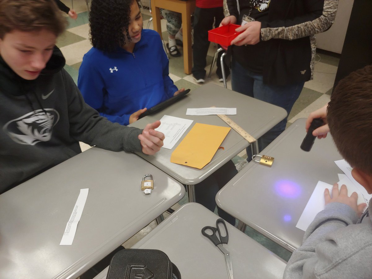 brysontravisedu's tweet photo. What are we assessing today @MS_ESSD40 ?  Perseverance, persistence, and patience are all being tested in @Mrs_Lisa_L's classroom as teams collaborate to #Breakout! #BreakoutEDU #ESSDexcels #ESMSbestyearever https://t.co/vCItTCDkcc