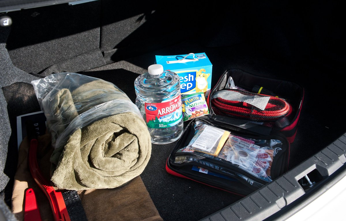 ElbertCoPIO's tweet photo. Be prepared for winter emergencies by creating a kit for your car or home. Stock your car with jumper cables, a flashlight, sand, and an extra jacket. For your house, gather a radio, flashlights, canned food and a can opener, and extra batteries for electronics. https://t.co/dA7PthYGBm