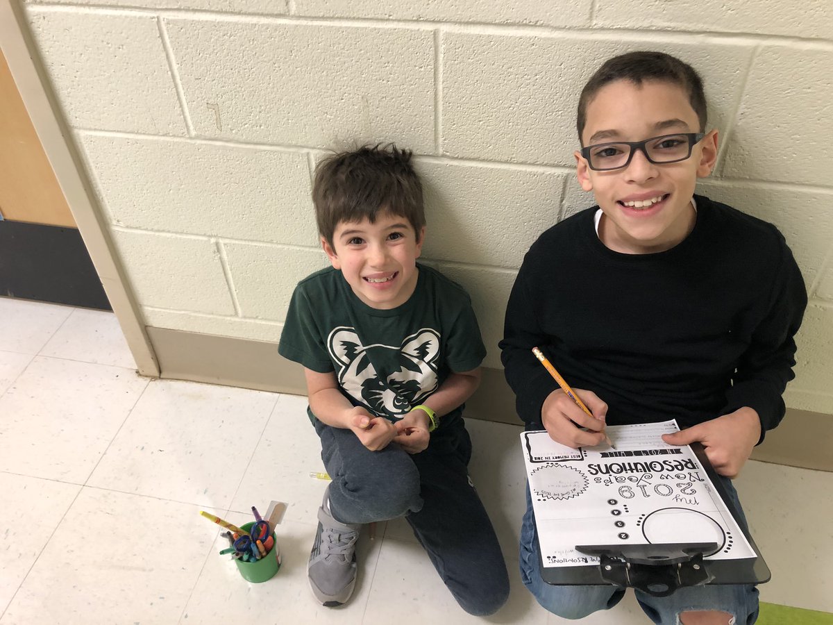 Math5Root's tweet photo. Working on our 2019 Resolutions with our kindergarten friends! #WorkHardBekind @RootElem @wbboswell https://t.co/WG6Jx3xecb