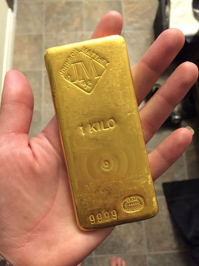 CheetahCrypto's tweet photo. For perspective, this is roughly the size of each of those gold bars (worth around 41,700 USD each). Picture shows 20 bars, worth about $834K.

https://t.co/vEExue23QL

$DIG https://t.co/ghOYmSZryK