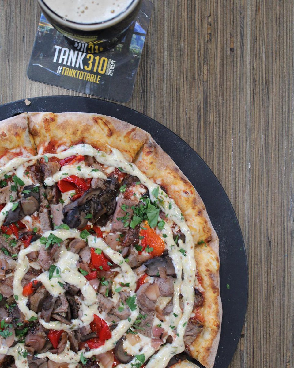 TheGrizzlyPaw's tweet photo. Two chefs go head to head every month to be crowned the ultimate #Pizza champion.
Pop by and give these a try at #Tank310

The Simpleton
Shredded Ham
Feta &amp; Mozzarella 
Chorizo
Cracked Pepper
Brushed Butter Crust

The Prime Minister
Prime Rib
Mushrooms
Red Onion
Remoulade
Parsely https://t.co/0w2s8jRSQU