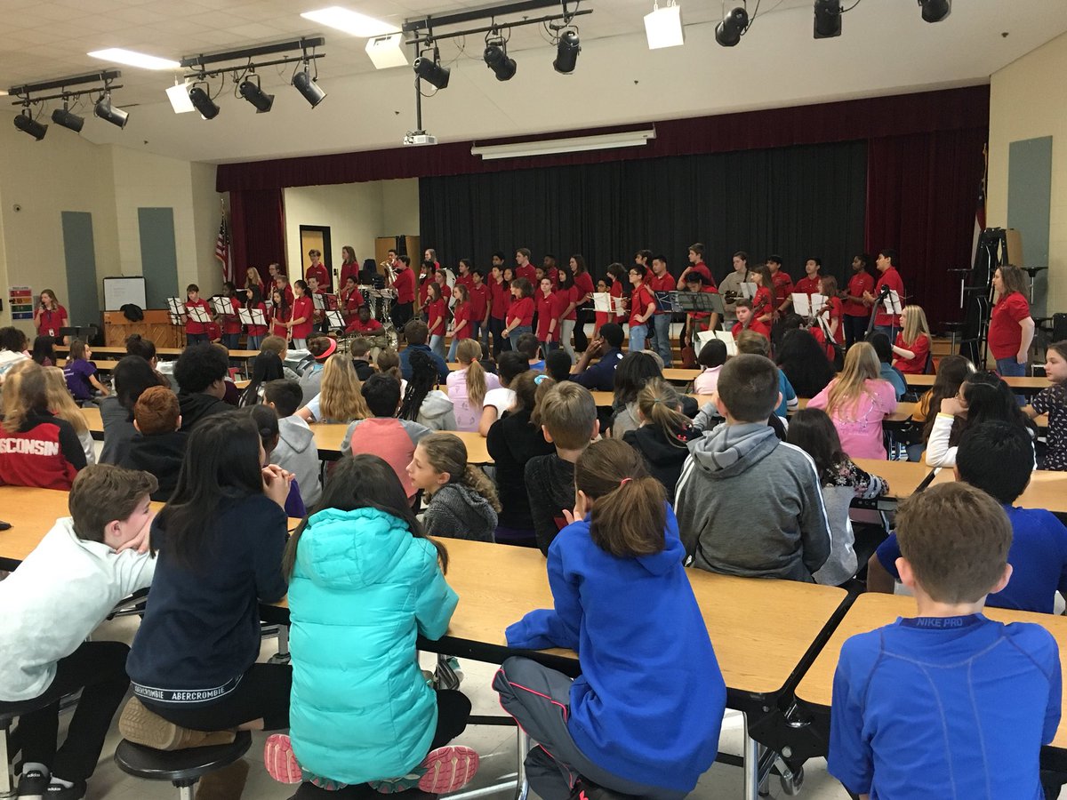 CoWo_Music's tweet photo. Thank you HMS music department for showing our 5th graders the opportunities in middle school! https://t.co/6NcBx2mCzp