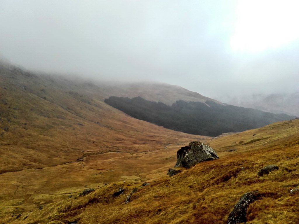 terrarob101's tweet photo. Ohhh #schist, what an #erratic place for a boulder...😁 #geojoke #hangshead #rockgeek https://t.co/xtgZQbWlGg