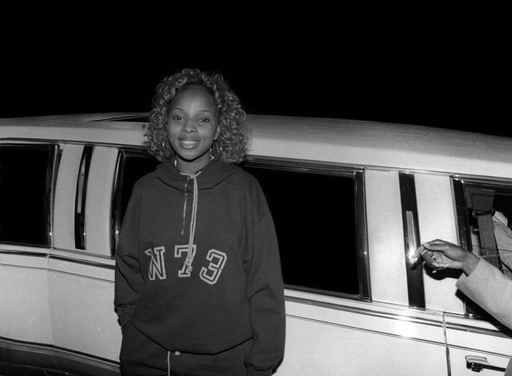 AfrikanRepNJ's tweet photo. Happy Birthday!! Check Out These Very Epic Throwback Photos Of Mary J. Blige In Honor Of Her 48th Birthday. “Getting older is inevitable, but aging is optional. So however you take care of yourself is what you’re going to look like". read more here: https://t.co/ohFU4Q8clK https://t.co/lUhzVkS2Cw
