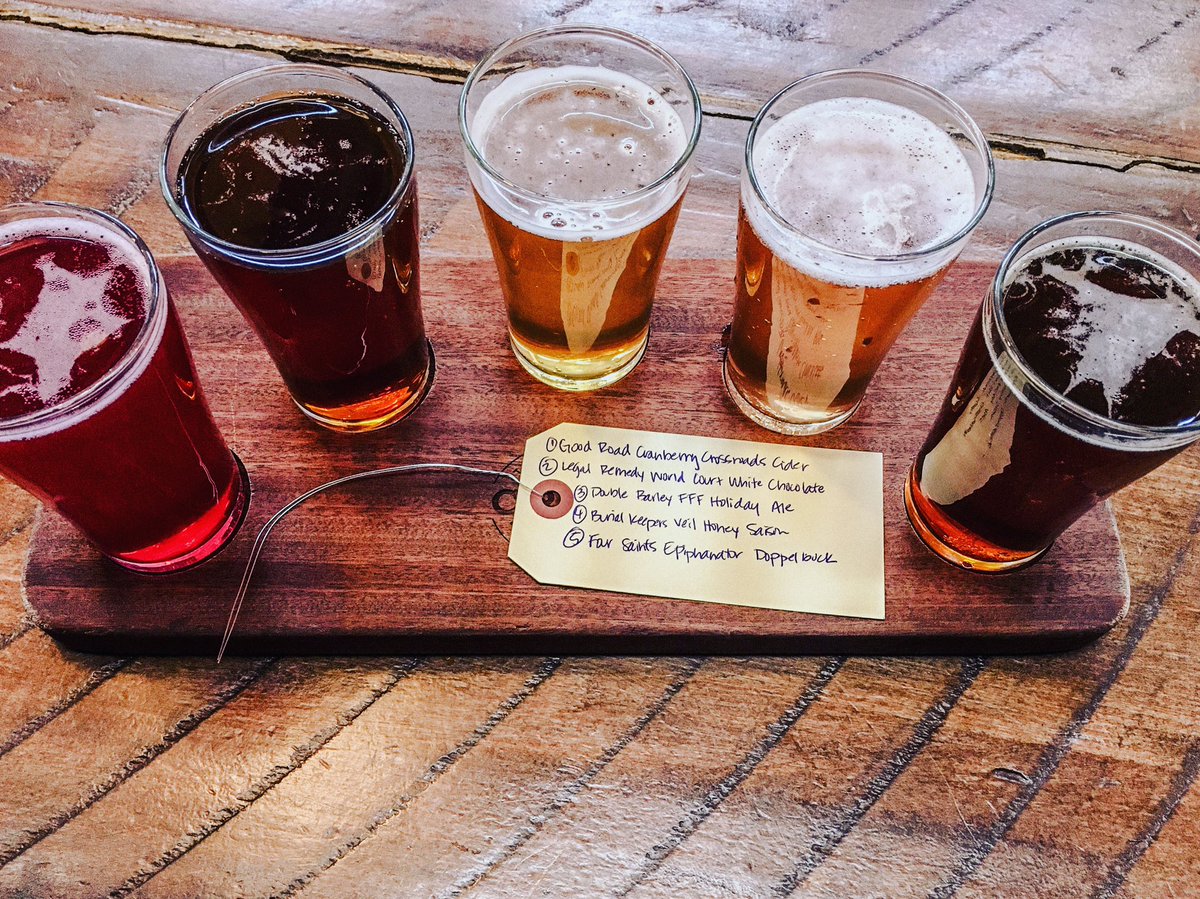 Cheers and Happy Friday🍻 Where will you be enjoying your weekend? <a href="/craftgrowler/">Craft Tasting Room</a> #bottleshop #cltbrews #tastingroom #CraftBeer #darlingweekend #wheretofindme #cheers #beertasting