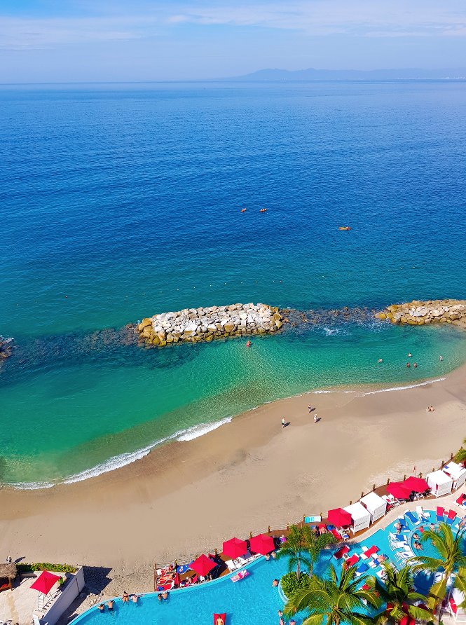 Come to the #beach, come to the sun, come to celebrate! ☀️🏖 #GrandExperience #StayWithUs #PuertoVallarta #HappyFriday