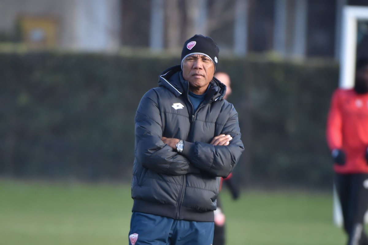 GRAND FORMAT. Qui est Antoine Kombouaré, nouvel entraîneur du DFCO ? bienpublic.com/sport-local/20…