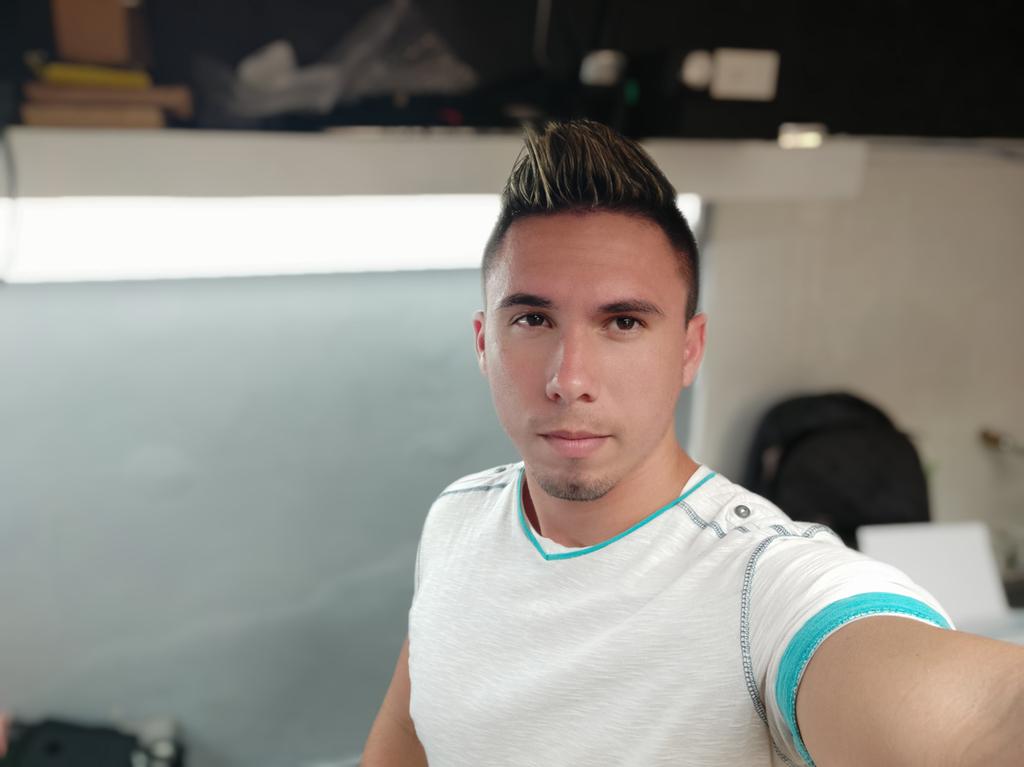 julio_lusson's tweet photo. Pista del próximo vídeo 🤗

Modo retrato con el Xiaomi MI 8 Lite https://t.co/WBXi2LATyE