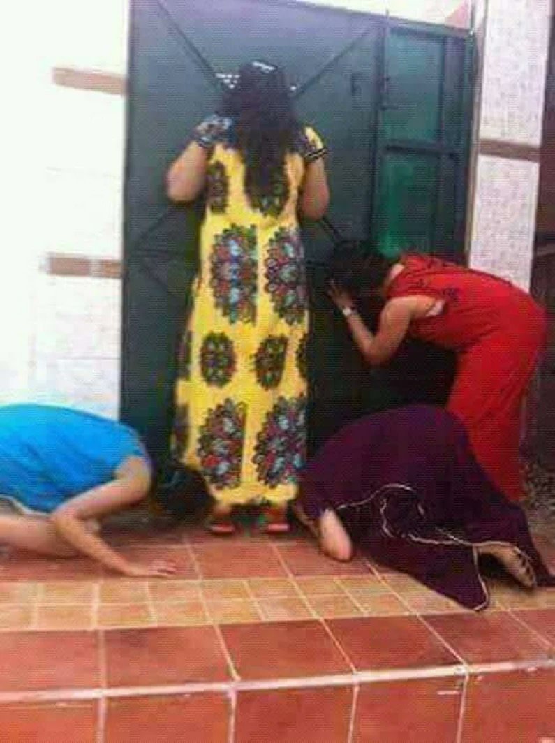 خلي بالك.حين تروح تخطب ادخل بادب وشياكه وامشي باستقامه
خلي بالك.من المدخل حتي غرفه.الجلوس
كله مراقب