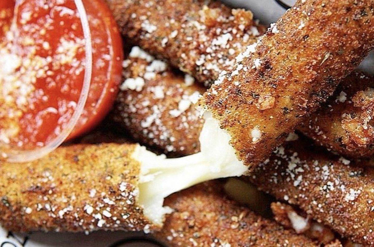 Smorgasburg’s beloved Big Mozz vendor has finally found a permanent home... buff.ly/2RlCaCw